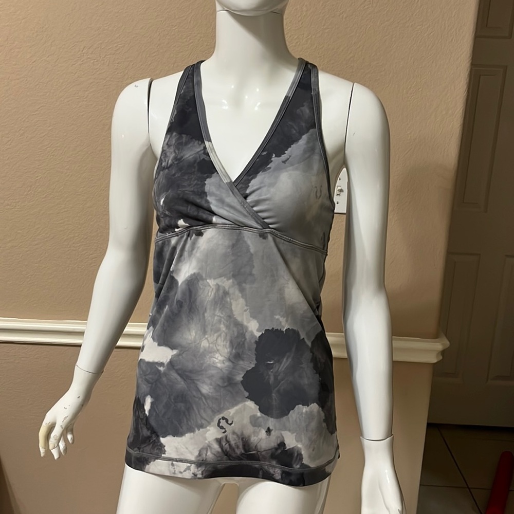 LULULEMON TOP